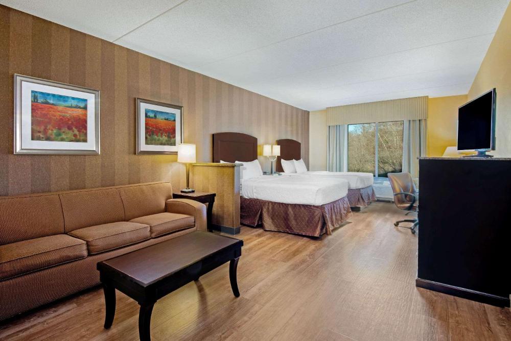 2 Double Beds, Studio Suite with Sofa Bed, Non-Smoking interior